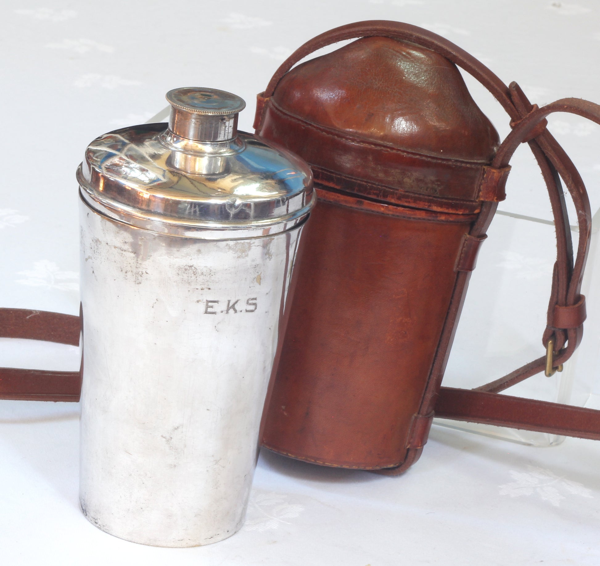 Plated Flask and Two Cups in Leather Case