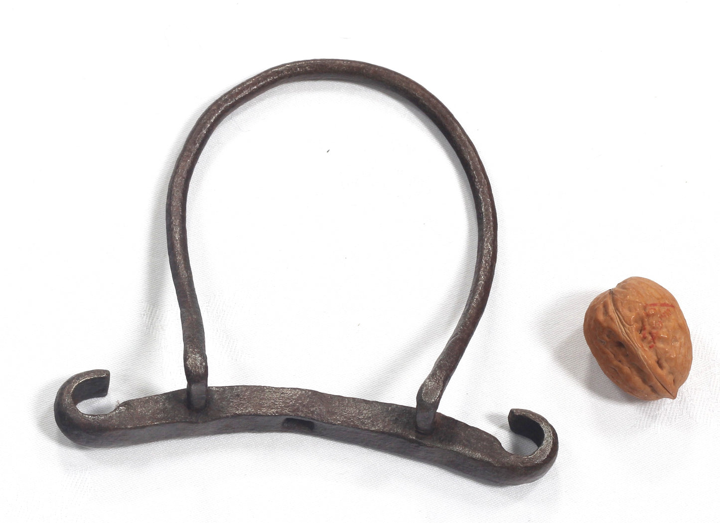 A Steel Spring or Butterfly Bit with Tongue Grid