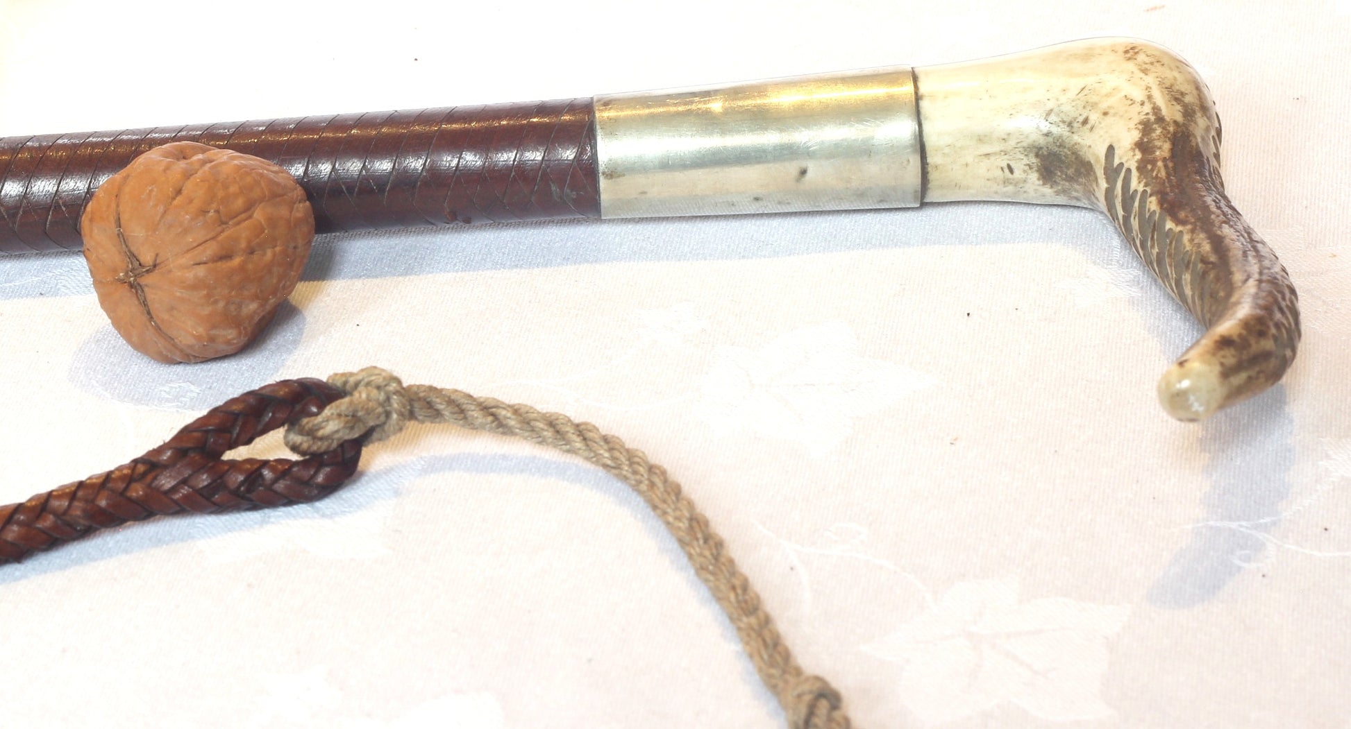 Vintage Gents Leather Hunting Whip with Thong